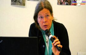 Kristine Karch: “La OTAN es una máquina de guerra y pertenece al basurero de la historia”