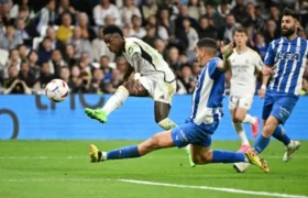 Real Madrid festeja su título en casa goleando al Alavés