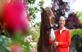 Campeona olímpica ecuestre se retira de los JJOO por video maltratando a un caballo