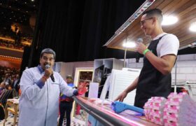 Presidente Maduro lidera jornada de trabajo dedicada al emprendimiento
