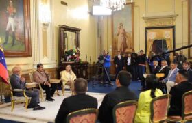 Maduro recibió en Miraflores a líderes de la oposición independiente