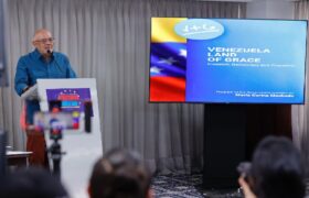 Revelan plan de ultraderecha para entregar recursos del país