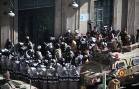 Golpe de Estado en marcha: Arce denuncia movilizaciones irregulares de militares bolivianos en la Paz