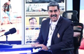 Maduro firma traspaso de edificio de INAVI para construir centro pastoral en Maracaibo