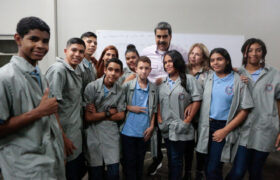 Presidente Maduro entregó rehabilitada la Escuela Técnica Industrial “Roque Pinto”