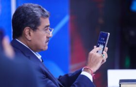 Presidente Maduro denuncia que sectores extremistas utilizan WhatsApp para amenazar al pueblo venezolano