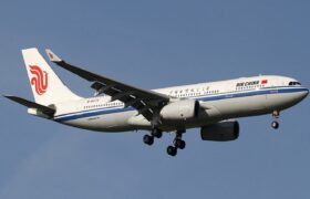 Viajes aéreos de pasajeros de China registran en 2023 más del doble que en 2022