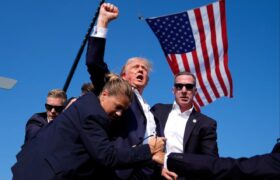 Donald Trump resulta herido tras caer durante un mitin en Pensilvania