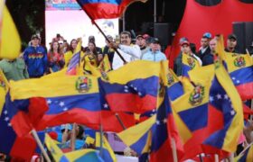 Presidente Maduro se suma a concentración popular en apoyo a la paz