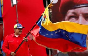 Jefe de Estado rindió homenaje al tricolor venezolano