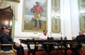 Maduro denuncia que la derecha pretende iniciar una escalada de guarimbas en el país