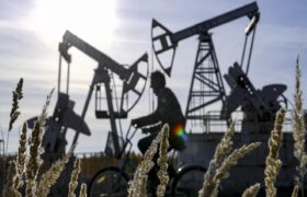 La producción de petróleo de la OPEP+ en junio disminuyó en 125.000 b/d frente a mayo