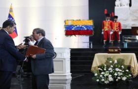 Jefe de Estado ordena crear enciclopedia de la vida y obra de Cristóbal Mendoza
