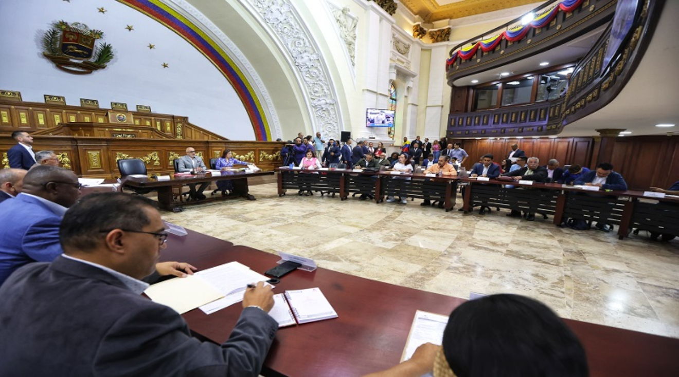 Comision-Consultiva-de-la-Asamblea-Nacional-sostuvo-reunion-1