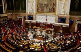 Luz verde al procedimiento de destitución de Emmanuel Macron en Francia