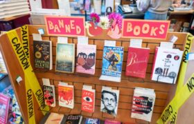 Las escuelas públicas de EEUU prohibieron 10.000 libros en el último año académico