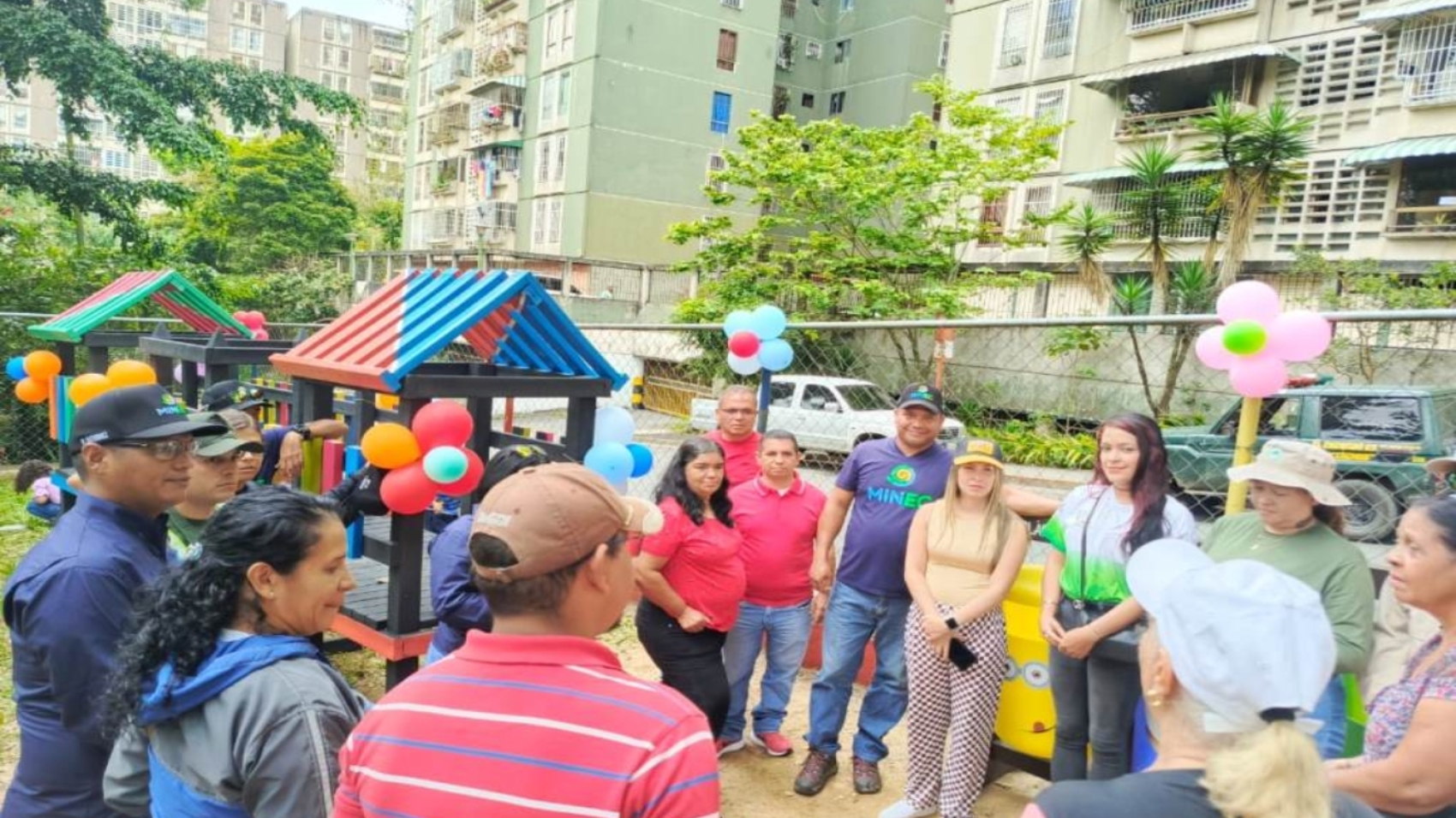 Mintec-entrega-parque-infantil-2