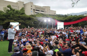 Jefe de Estado propone crear Escuela de Formación de Liderazgo para la Juventud