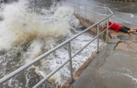 Inundaciones en Florida y apagones en sureste de EE. UU.: huracán Helene alcanza categoría 4
