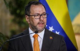 Canciller Yván Gil instó al gobierno español a que rectifique y condene el terrorismo «sin ambigüedades»