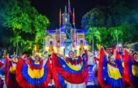 Charallave disfruta de la renovación de su plaza Bolívar