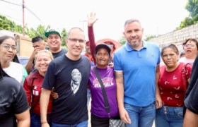 Vicepresidencia de Comunas del PSUV realiza casa por casa en Anzoátegui