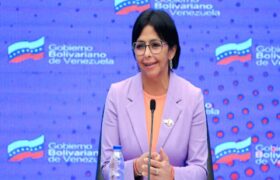 Vicepresidenta Rodríguez: Amplias conversaciones y contactos tuvieron lugar para operativizar la partida de González Urrutia del país