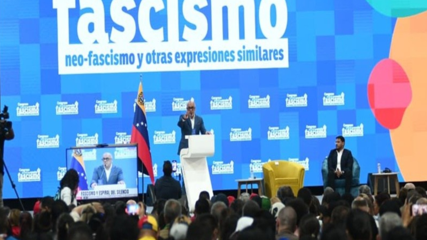jorge-rodriguez-en-el-congreso-contra-el-fascismo-27928
