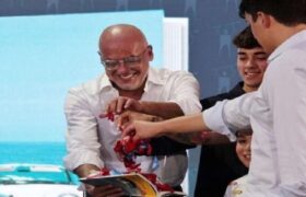 Jorge Rodríguez presenta novela “El mar que me regalas” en Feria del Libro de Caracas