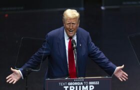 Trump insiste en que EEUU salga del conflicto ucraniano