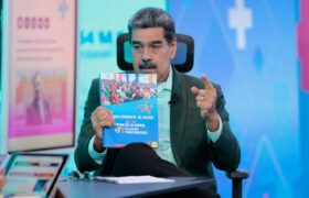 Presidente Maduro a tres meses de su victoria: «Aquí estamos de pie»