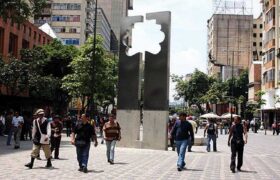 Venezolanos exigen a comercios cumplir la tasa oficial del BCV