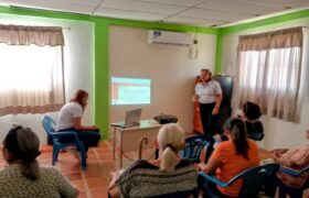 Adultos mayores se capacitan en gestión de patios productivos en Falcón