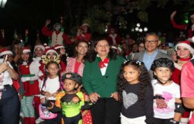 Autoridades de Caracas realizan encendido de la Navidad en la plaza Bolívar