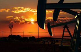 Escalada en Medio Oriente: Crudo OPEP sube un 3,7 %, hasta 77,66 dólares