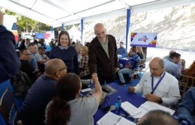 Ricardo Menéndez destaca papel fundamental de la ciencia para la descolonización del conocimiento