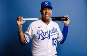 Salvador Pérez se alzó con el premio Premio Roberto Clemente 2024