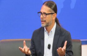 Ministro Ñáñez insta a jóvenes asumir el uso crítico de las Redes Sociales