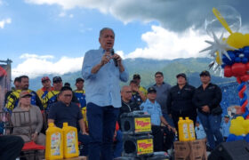 Gobierno Bolivariano entrega créditos e insumos a transportistas de Guatire y Guarenas