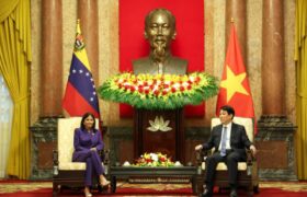 Vicepresidenta Delcy Rodríguez se reúne con presidente de Vietnam Luong Cuong