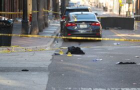 Pánico y heridos tendidos en la acera: tiroteo de Halloween en EE.UU.
