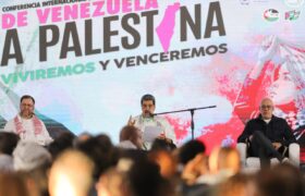 Presidente Maduro destaca la necesidad de crear redes sociales alternativas