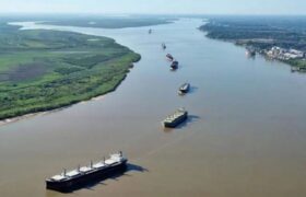 Argentinos preocupados ante posible privatización del río Paraná por parte de Milei