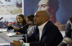Ministro Héctor Rodríguez advierte sobre riesgos de retos virales en redes sociales