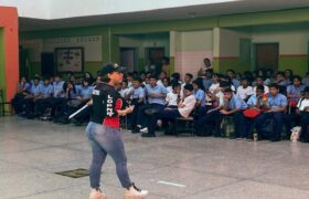 Dictan charla sobre uso consciente de redes sociales a niños y jóvenes en Aragua
