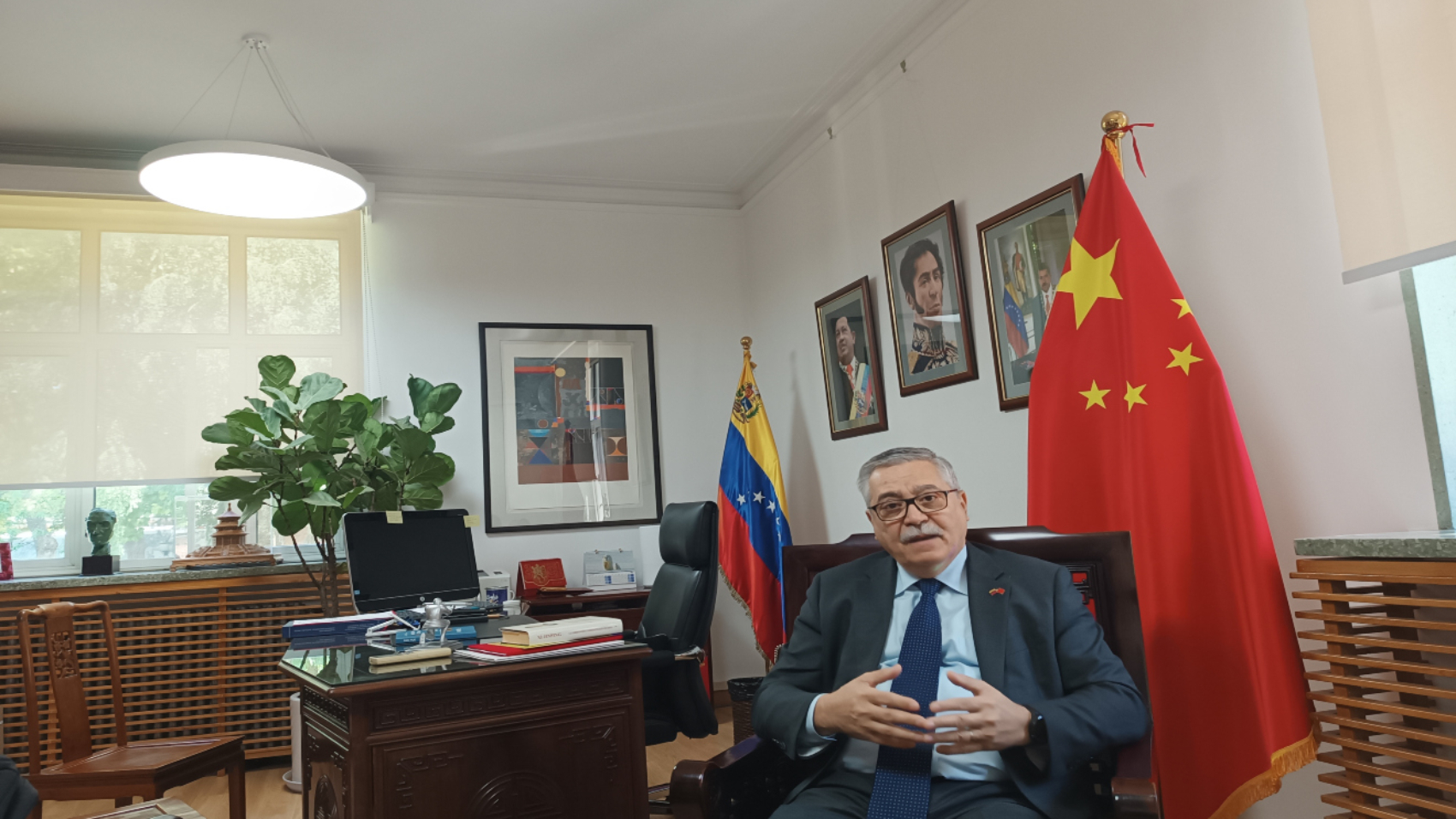 Embajador Yoffreda-inversionistas