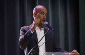 Ejecutivo interviene de manera simultánea 1.500 escuelas para asegurar el inicio de clases
