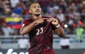 Salomón Rondón nominado al premio mejor atacante del 2024