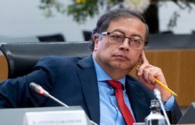 Comisión de Acusación del Congreso de Colombia abre investigación contra Petro