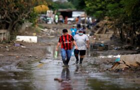 Tormenta Sara mantiene intensas lluvias sobre Honduras por tercer día